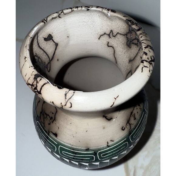 Native American Navajo Horsehair Vase Blue Red Cream Pottery 5” Tall Signed - Picture 3 of 8